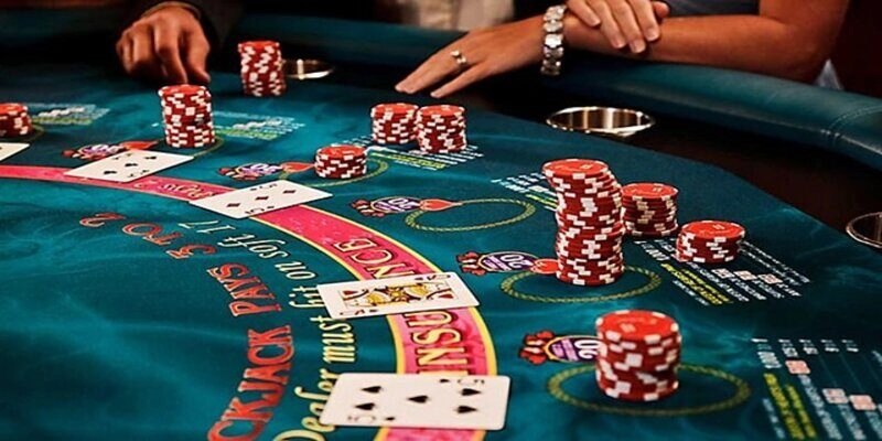 Cách chơi blackjack đơn giản với luật bản từ A đến Z